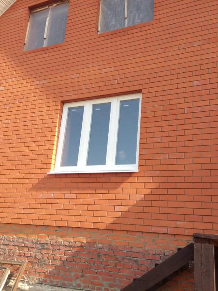 Установка трехстворчатого пластикового окна в доме Воскресенск